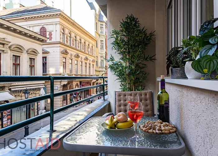 V68 Design - Hostaid Apartament