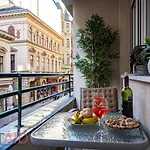 V68 Design - Hostaid Apartament