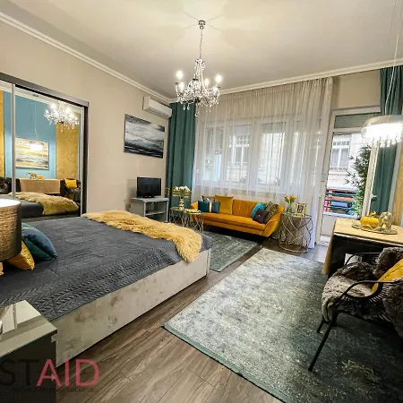 V68 Design - Hostaid Budapest
