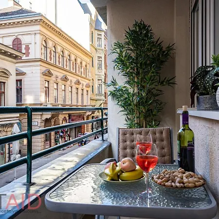V68 Design - Hostaid Apartment