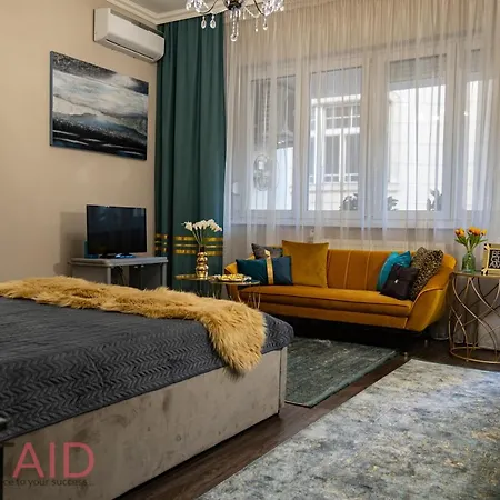 V68 Design - Hostaid Budapest